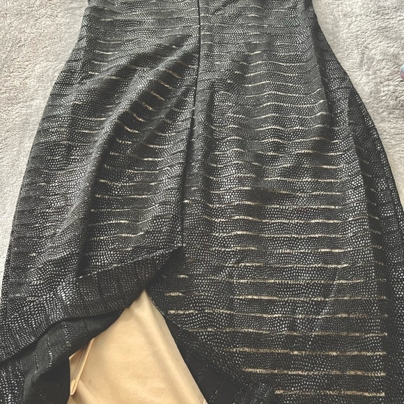 Versace Style Leather-like Fitted MIDI Dress! Perfect 4 Date Night! 💕 - Picture 4 of 16